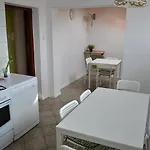 דירה Tolek